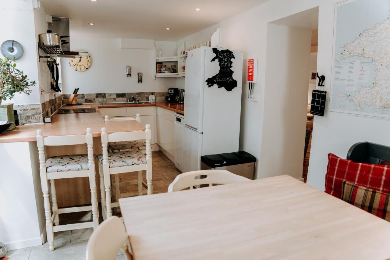 Hamilton Lodge - Cottage sleeps 8 Fishguard Eksteriør bilde