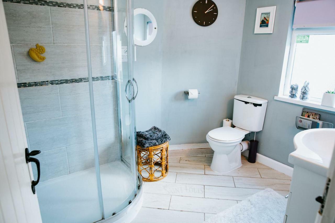 Hamilton Lodge - Cottage sleeps 8 Fishguard Eksteriør bilde